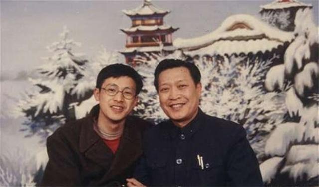 张国强：因太穷婚姻失败，40岁带子二婚，儿子与继母相处有泪有爱