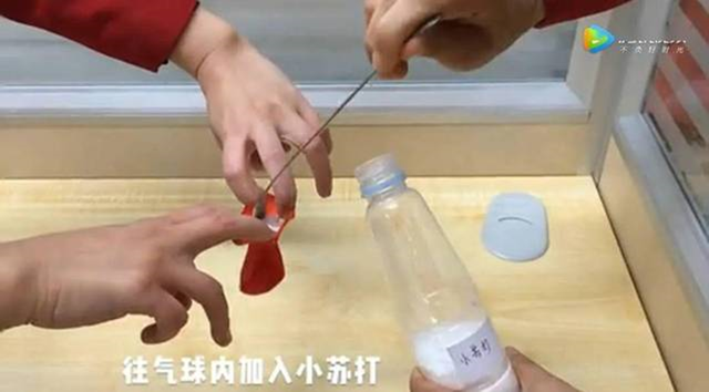 小苏打和白醋的特点，说说小苏打和白醋各有什么特点混合后会有什么现象产生（趣味化学小实验，醋的神奇之处）