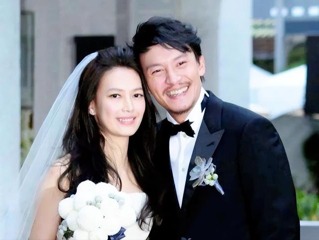 黎明的妻子阿wing简历，跟经纪人喜结连理的明星