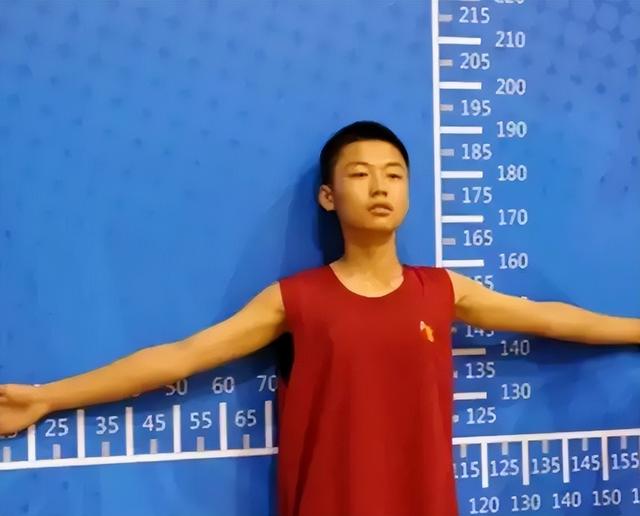 中国女生标准身高是多高，女人标准身高是多高（初一男生150cm以下算偏矮）