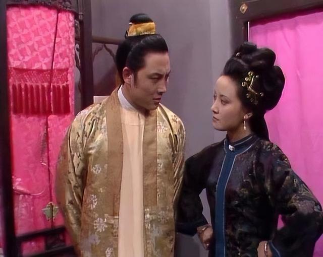 王熙凤人物形象分析，王熙凤人物形象分析100字（让王熙凤从间接害人变成直接害人的关键人物是贾母）