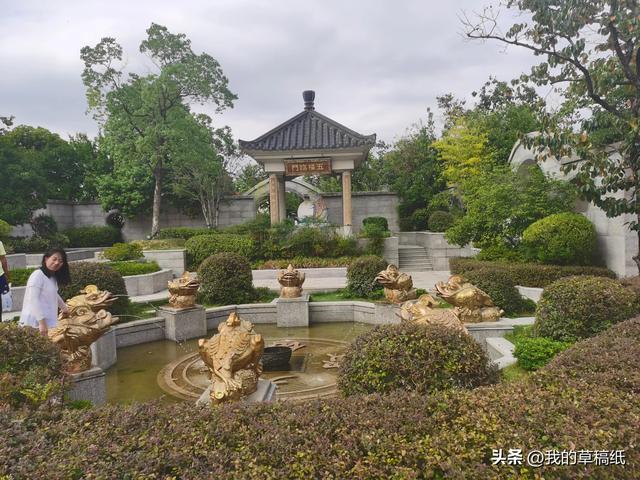 十一假期出游可畅玩银杏湖乐园，湖光山色风景迷人