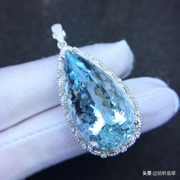 天青冻和翡翠的区别是什么，玉石界3大蓝色妖姬—天青冻、海蓝宝、蓝水翡翠