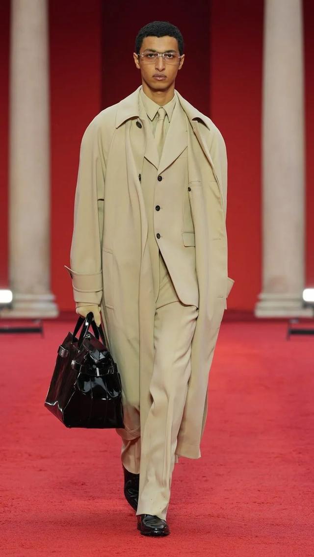 element是什么牌子，ELEMENT是啥牌子的电视（95岁的FERRAGAMO）