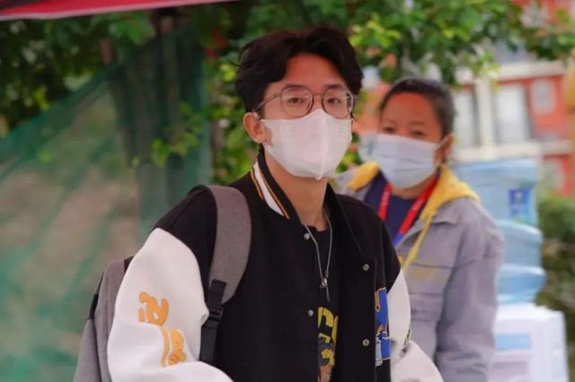 四川信息技术学院，2022年四川信息职业技术学院有哪些院系和专业（四川省高职院校入学当天美照曝光）