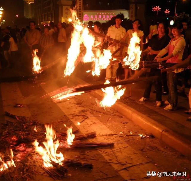 关于火把节的来历，火把节的由来（云南四大少数民族的“火把节”各有何由来）