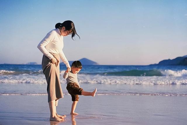 少年是指男孩还是女孩，阳光少年是指男孩还是女孩（在以下几个方面要“富养”）