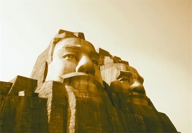 姓黑的都是什么族，姓黑是什么民族（他的后代留下来了这4个姓氏）