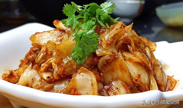 酸甜白菜的腌制方法，酸甜白菜的腌制方法窍门（教你简单快速腌辣白菜做法）