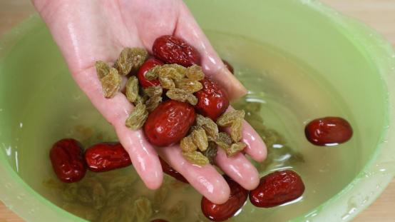 大蛋糕好吃的蛋糕做法，大蛋糕好吃的蛋糕做法大全（1碗面粉加3个鸡蛋）