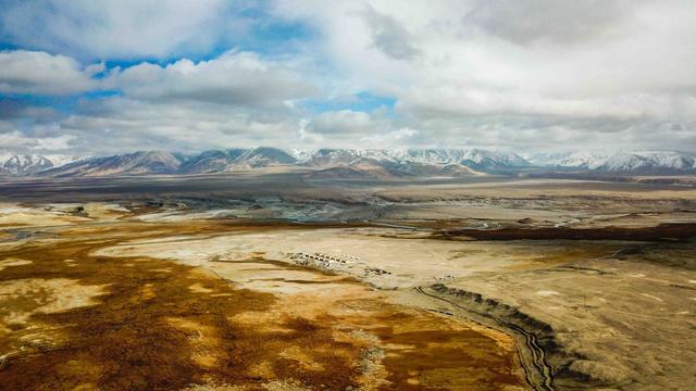 新疆多个休眠火山，新疆有火山岩吗（新疆神秘的帕​米尔之眼）
