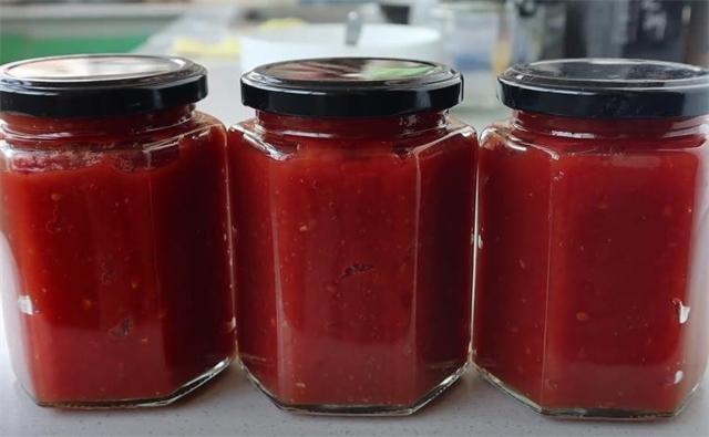 西红柿酱的家庭制作，如何自制番茄酱（1次买10斤西红柿制作）