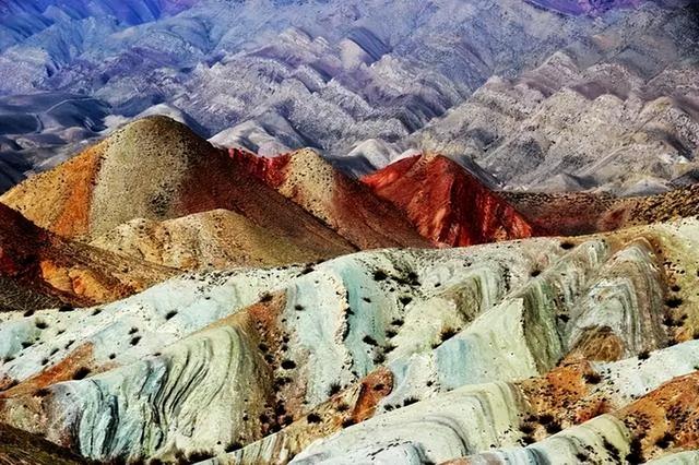 新疆的三大山是哪些，新疆有名的三座山（新疆有座连绵的大山）