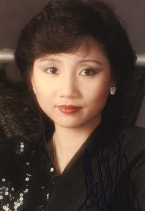 歌手张德兰:27岁为爱隐退,43岁转行学医,嫁人34年无儿无女