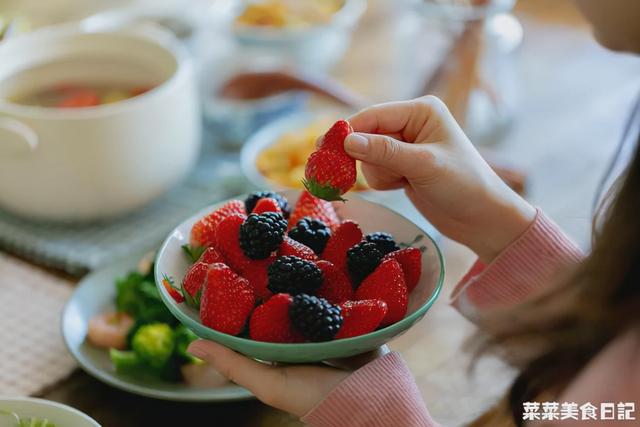 奶绿的做法和配方，椰香奶绿做法（随手一拌就搞定）