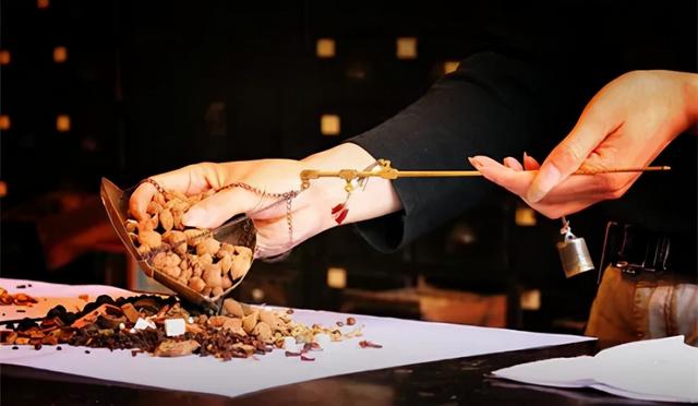 血小板高如何治疗，老年人血小板减少症治疗的最好方法（血小板减少的正确治疗方案是什么）