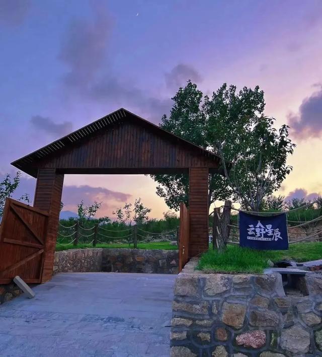 蒙古包帐篷价格，12米蒙古包价格（莱芜这三处绝美露营地）