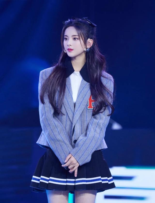 儿童发型图片 小女孩发型绑扎方法简单又可爱，儿童发型图片（几款绝美的新年公主编发）