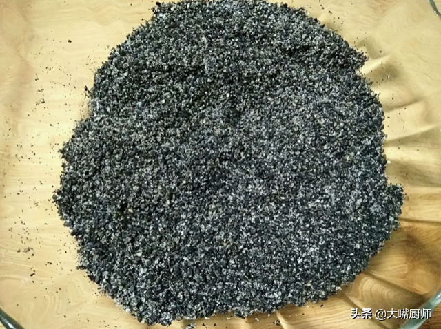 炸黑芝麻汤圆的做法，黑芝麻汤圆的做法步骤窍门（不爆炸不溅油）