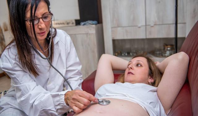胎儿缺氧是什么原因造成的，孕晚期胎儿缺氧的原因（孕妇能吃安眠药缓解吗）
