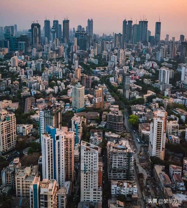 印度一共有多少官方语言，普通人一个月的工资