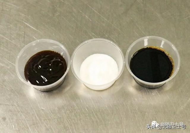 韭菜盒子制作方法，韭菜盒子怎么做出来又软又香（北疆食堂丨兵哥哥教你做韭菜盒子）