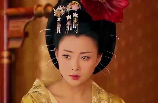 “排骨精”靠边站，丰腴美人才是真绝色，这10位女星美炸了