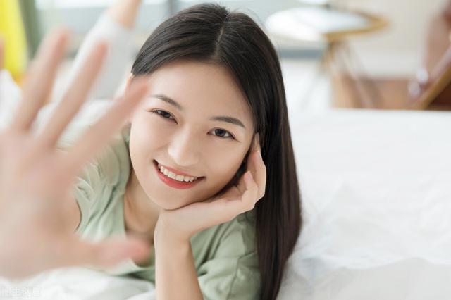 不想为你花钱又想睡你的男人，聪明的女人会向男人要东西（哭诉：怎么从四十岁的男人身上）