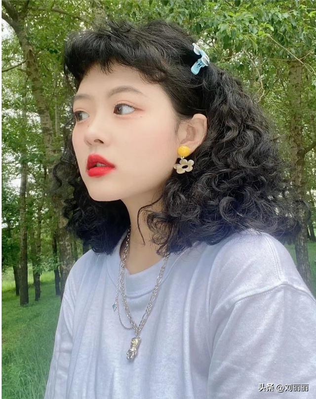 瘦脸发型大集合，瘦脸发型大集合怎么弄（3种美到上瘾女发）