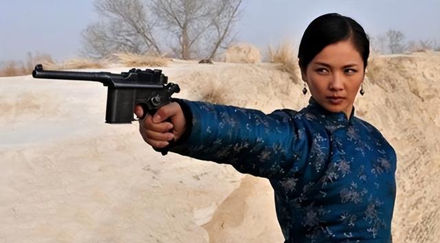 盘龙卧虎高山顶的演员，盘龙卧虎高山顶的演员是谁（把汤唯和蒋勤勤等女星放在一起）