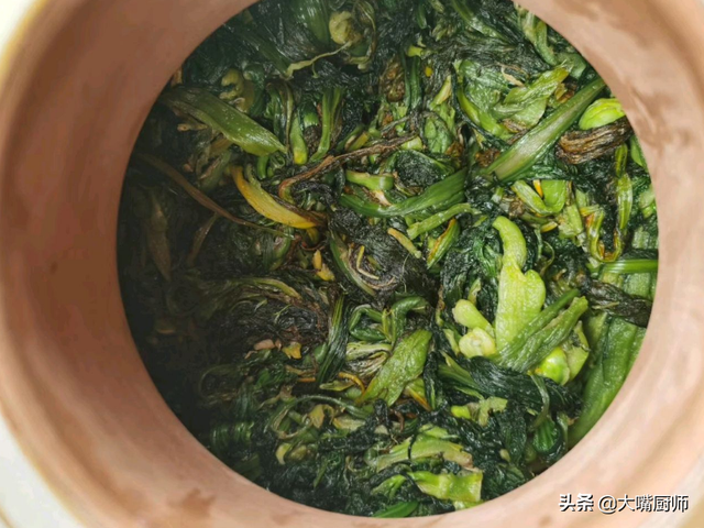 雪里蕻的吃法，雪里蕻的吃法对人身体有什么好处（晒干后比肉还香）