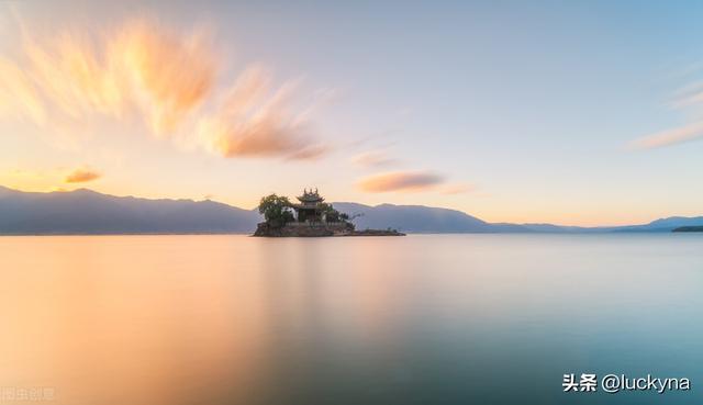 写给自己的霸气一段话，女人洒脱大气的句子（让人阳光的面对生活）