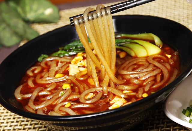 酸辣粉调料配方，酸辣粉的调料配方（口味凭的就是这个配料比例）