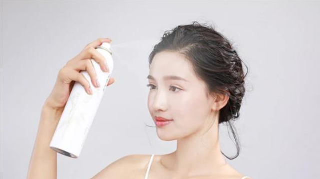 补水喷雾的正确使用方法，补水喷雾真的可以给皮肤补水吗（用对了比千元大牌护肤品效果还好）