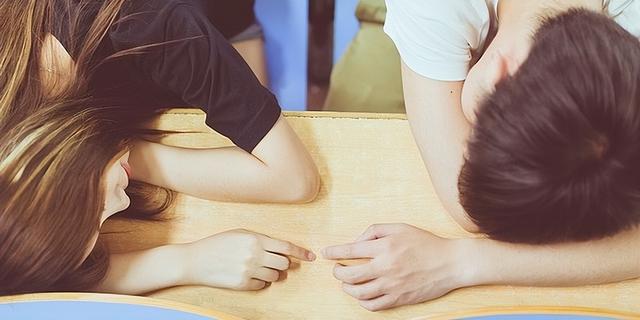 女孩子怎么追一个女孩子，正常追女生的步骤5步就够了（学会这4个小方法）