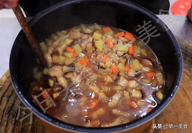 闷饭的家常做法，闷饭的家常做法窍门（只用一个电饭锅）