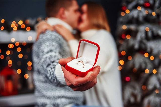 真实点的求婚表白的话，表白求婚说什么话（感人的高级求婚文案）