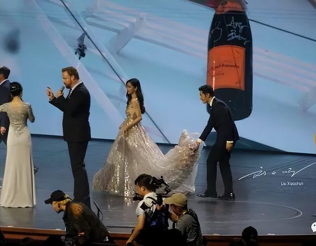 杨颖，杨颖cos嫦娥（杨颖的尴尬却越来越明显了图片）