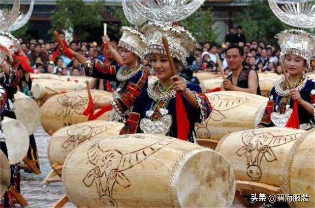 什么是民族风格的现代服饰，什么是民族风格的现代服饰特点（五十六个民族服饰3——苗族的服饰文化）