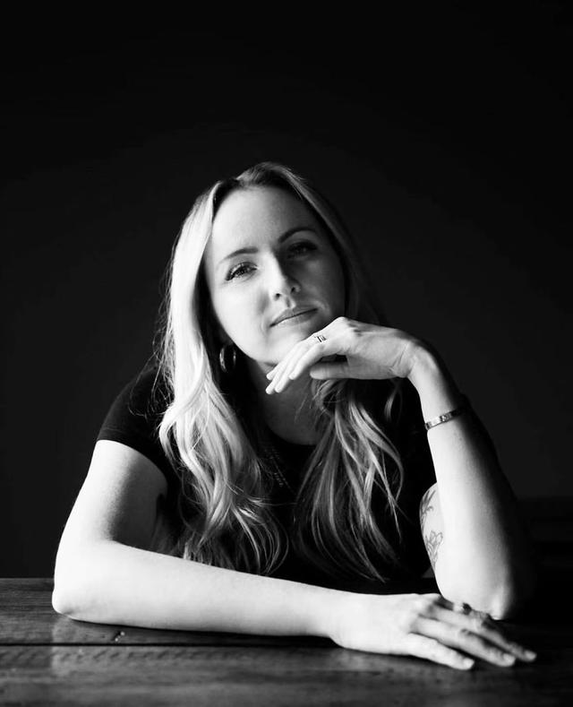 地中海风格家具，地中海风格家具怎么样（一个美丽舒适的美式豪宅）