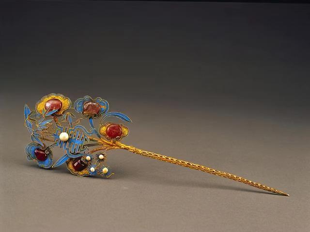 古代女子发型种类多样，她们用什么固定（汉末三国的女子发型是“日本风”）