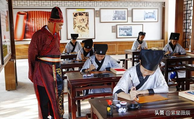 范进中举多少岁，范进中举的时候有多少岁（却很少有人知道他后来有多厉害）