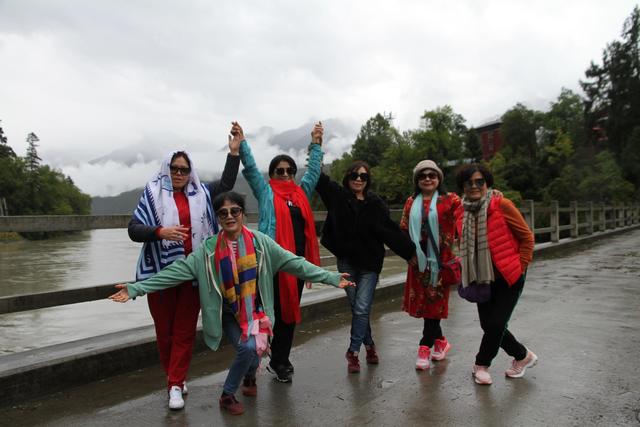 有什么成语描写赞美拉萨的天空，形容拉萨的天空的词语（天上西藏大美于行）