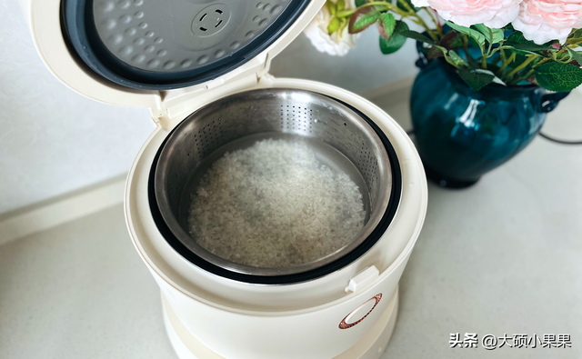 沥米饭煮多久沥起来，沥米饭怎么煮好吃（仿佛一下子回到了当初那个炊烟袅袅的乡村）