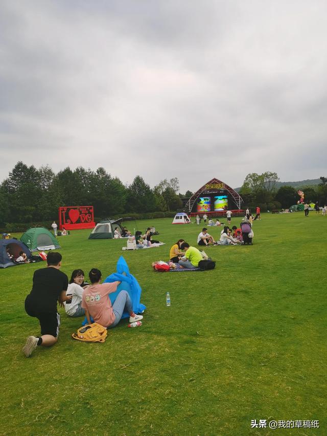 十一假期出游可畅玩银杏湖乐园，湖光山色风景迷人