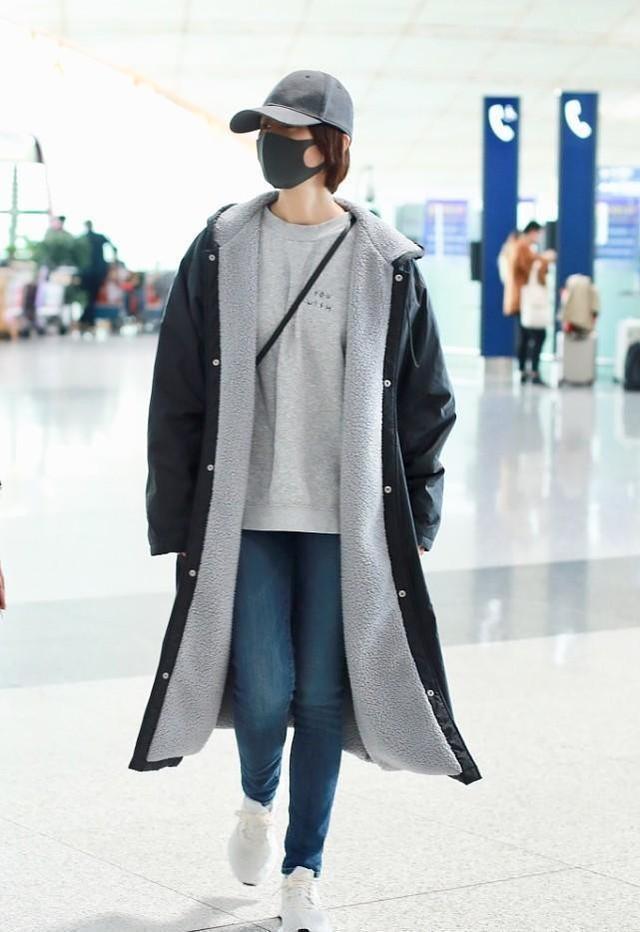 灰色卫衣怎么穿时髦，灰色卫衣穿什么外套（袁泉的穿衣技巧真值得一学）