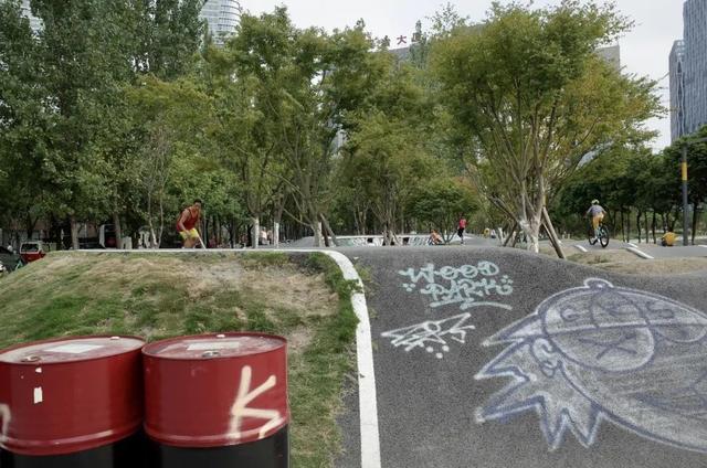 一句话霸气欢迎词，一句话欢迎词口号（三色路啊，就是不夜城）