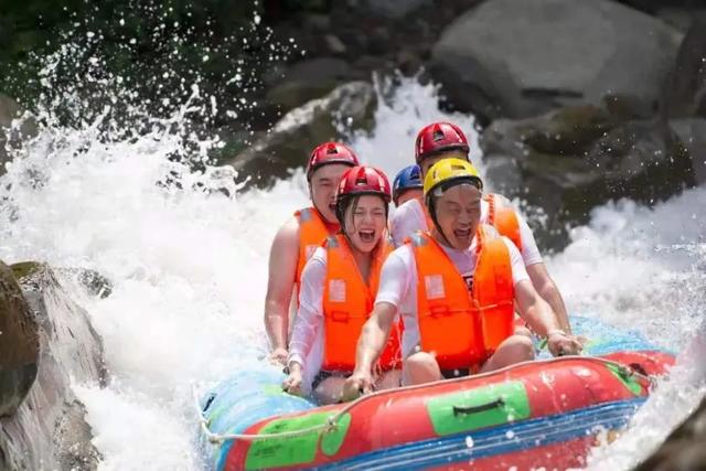 附近游泳馆在哪里最近，天通苑附近哪里有游泳馆（穿丛林越峡谷，比空调屋还凉快）