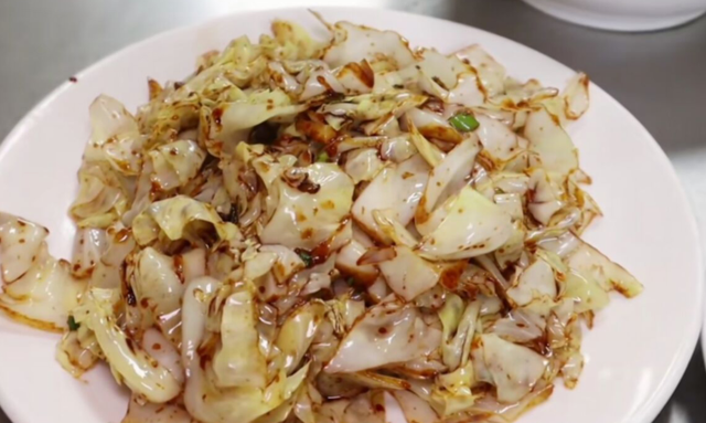 酱爆洋白菜怎么做，酱爆洋白菜的做法（当地人就好这一口）