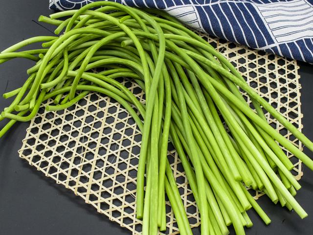 炒蒜苔的家常做法，蒜苔凉拌怎么做好吃（教你最好吃的3种做法）